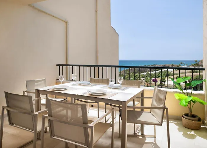 Beautiful With Stunning Sea Views, Perfect For Relaxation Lejlighed